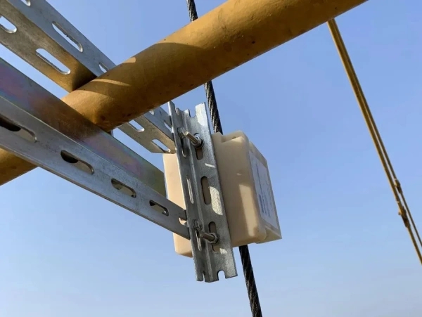 鋼絲繩斷裂造成85噸吊車被壓扁，引發(fā)安全思考